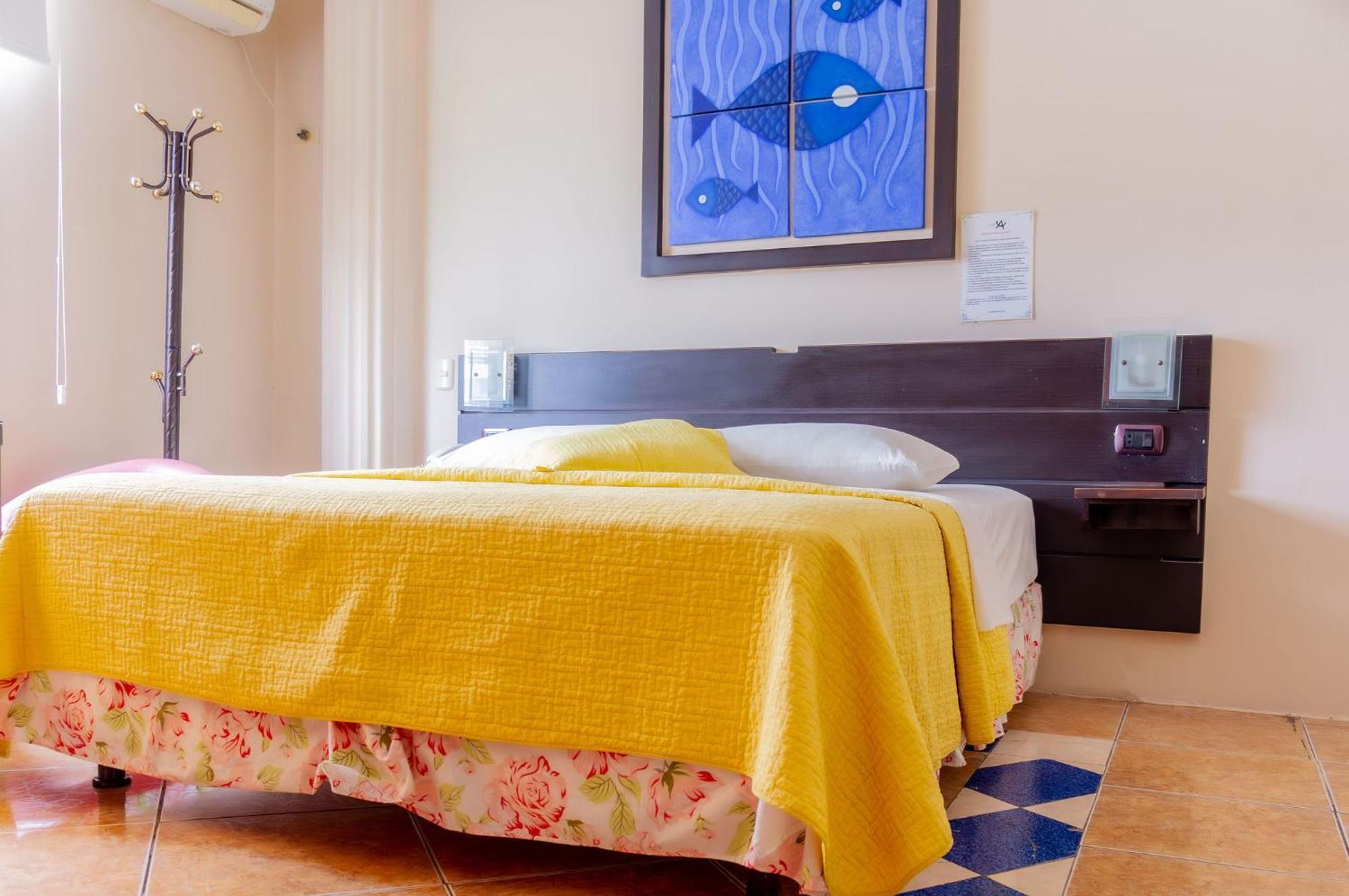 Hostal Antares Манта Экстерьер фото