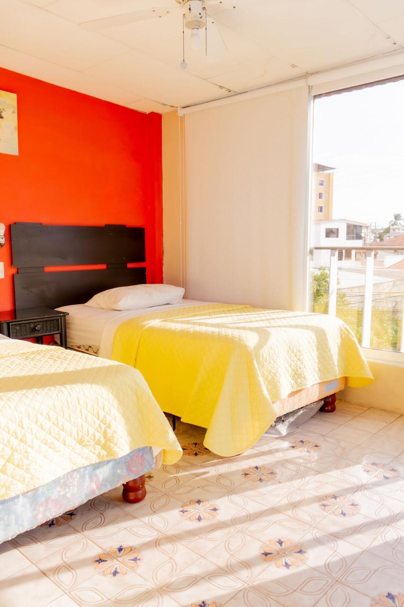 Hostal Antares Манта Экстерьер фото