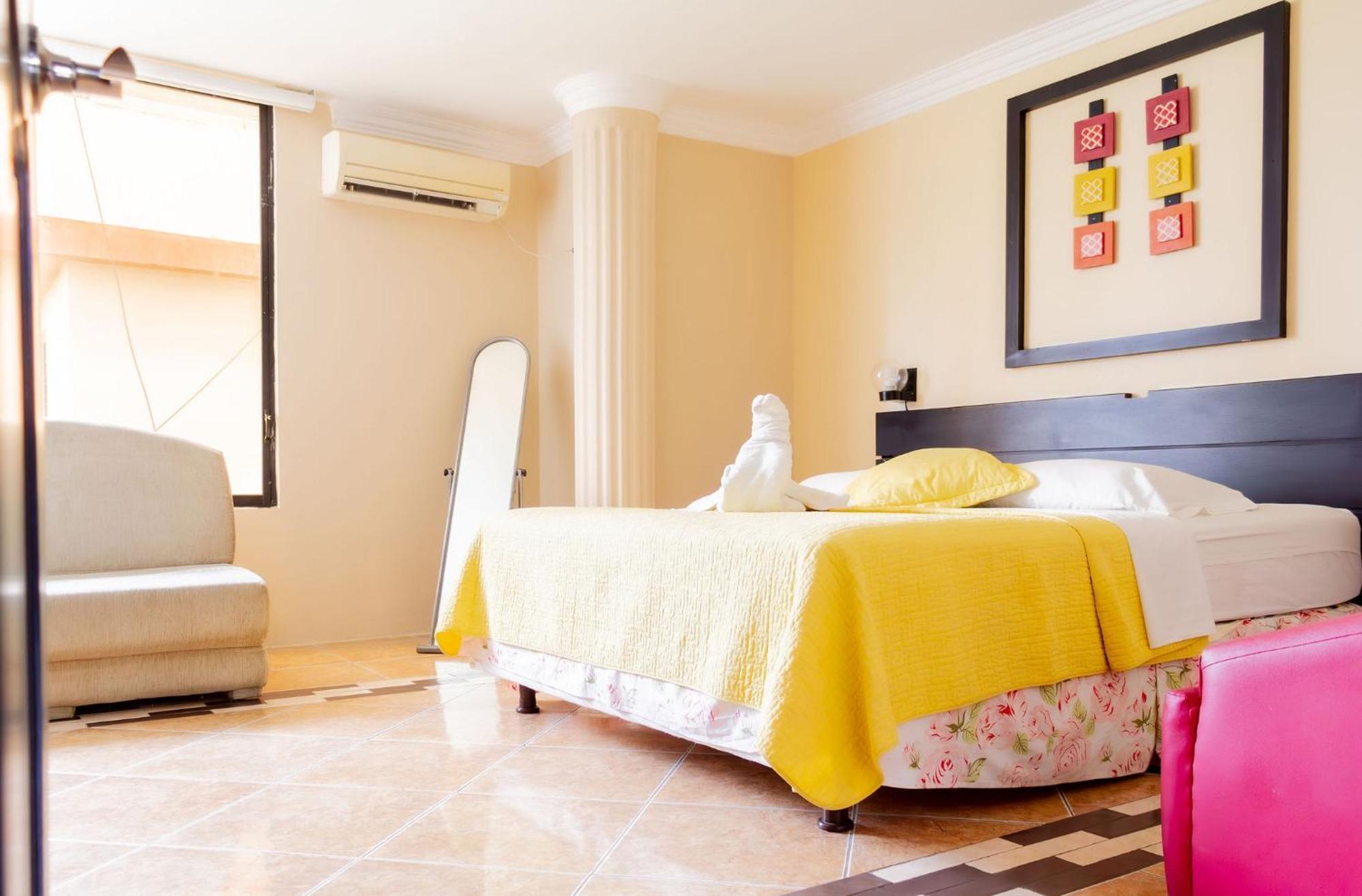 Hostal Antares Манта Экстерьер фото