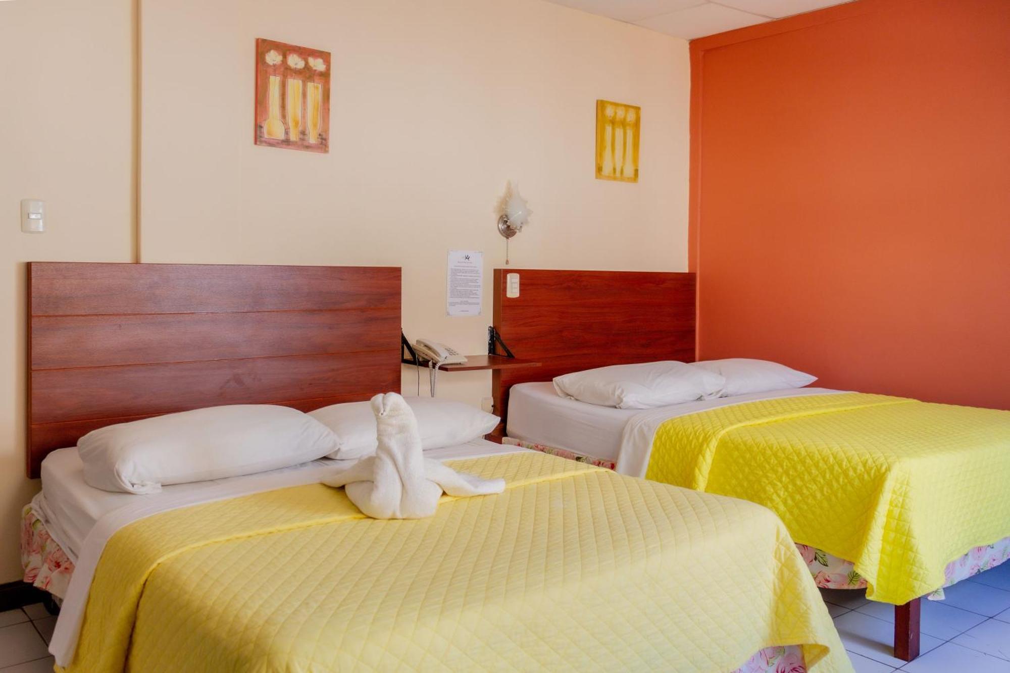 Hostal Antares Манта Экстерьер фото