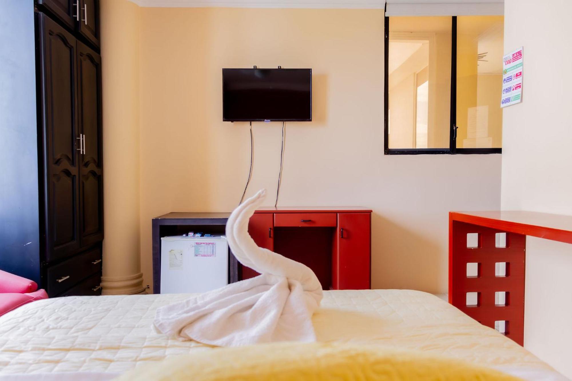 Hostal Antares Манта Экстерьер фото
