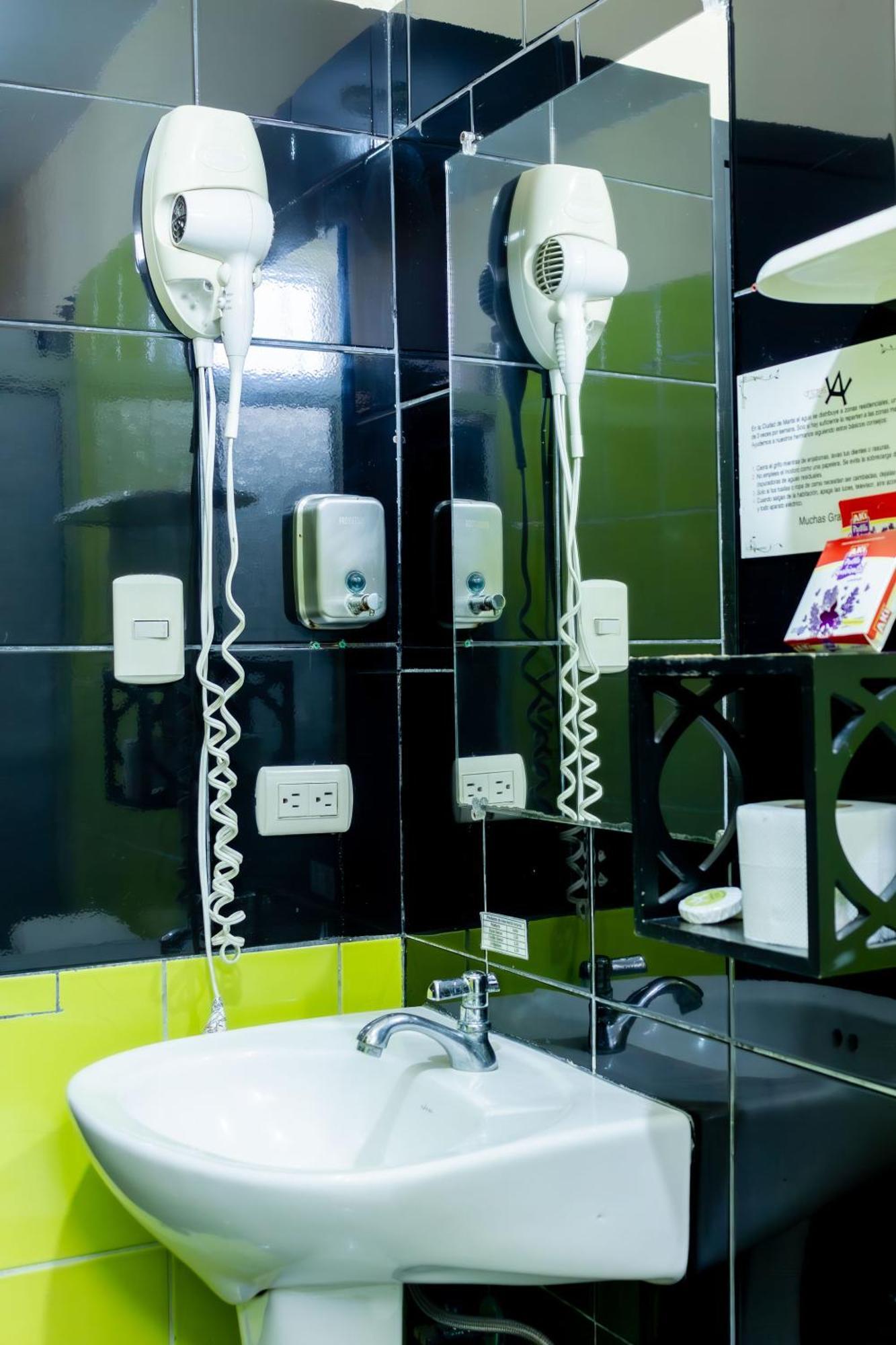 Hostal Antares Манта Экстерьер фото