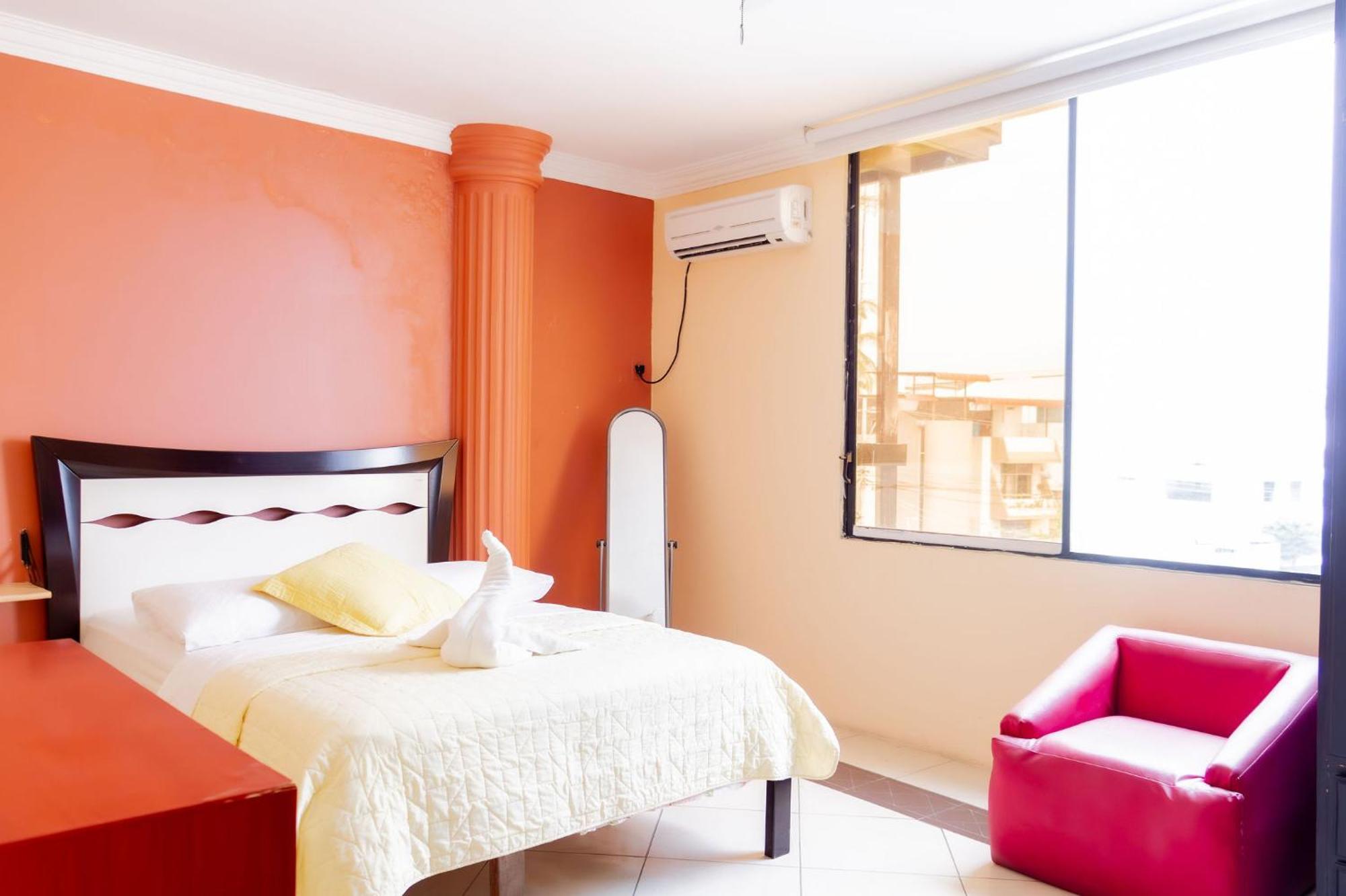 Hostal Antares Манта Экстерьер фото