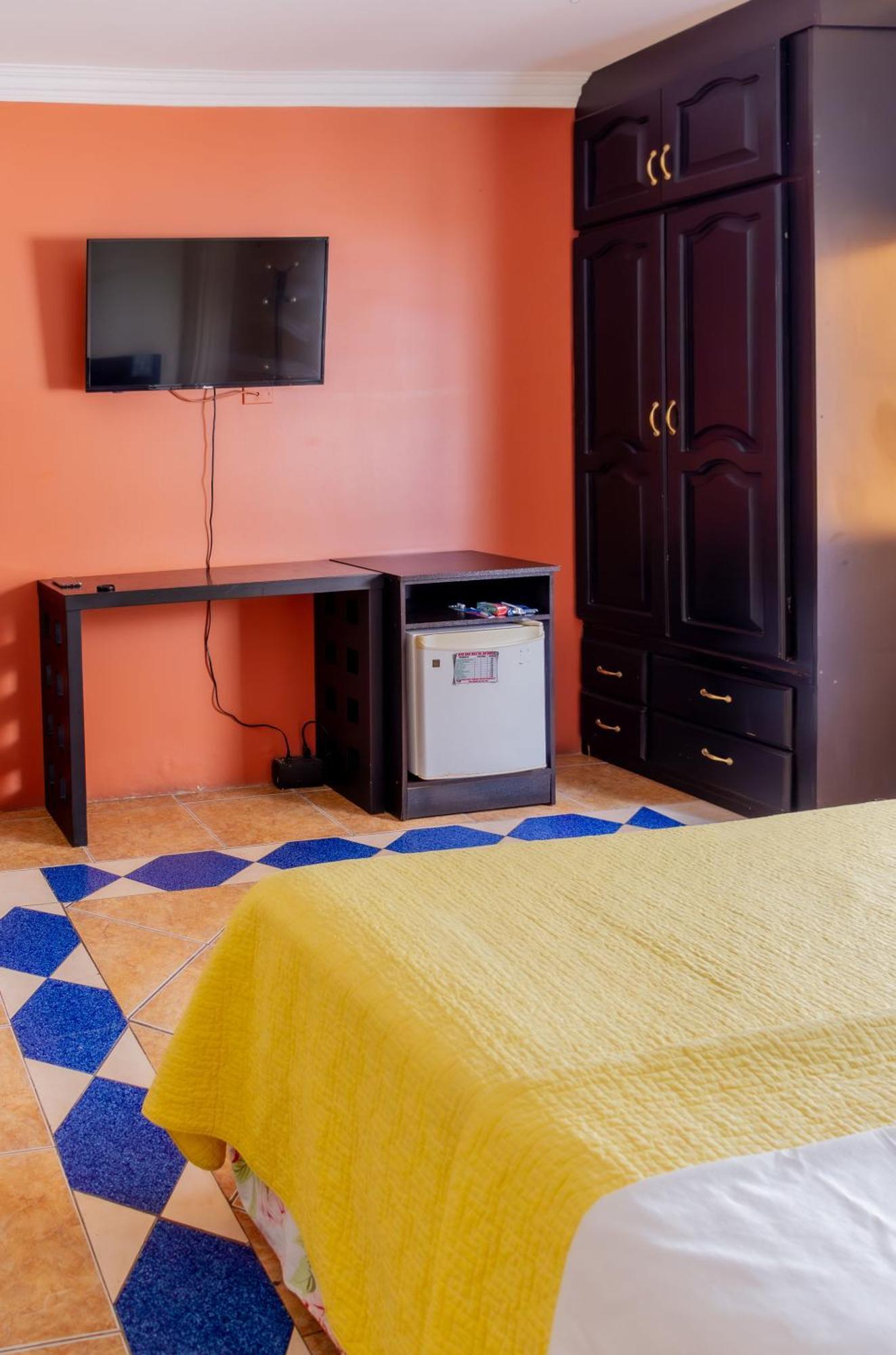 Hostal Antares Манта Экстерьер фото