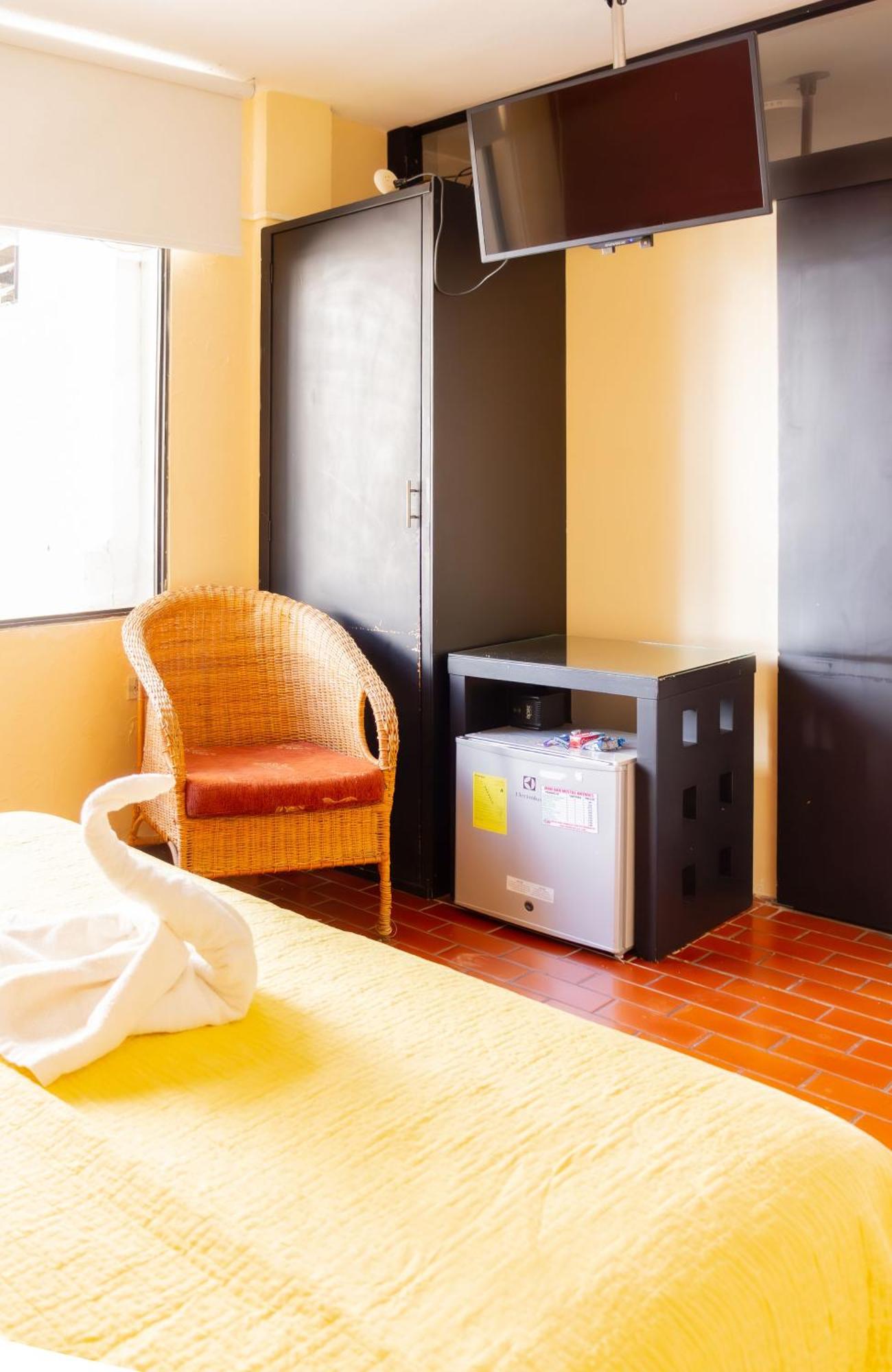 Hostal Antares Манта Экстерьер фото