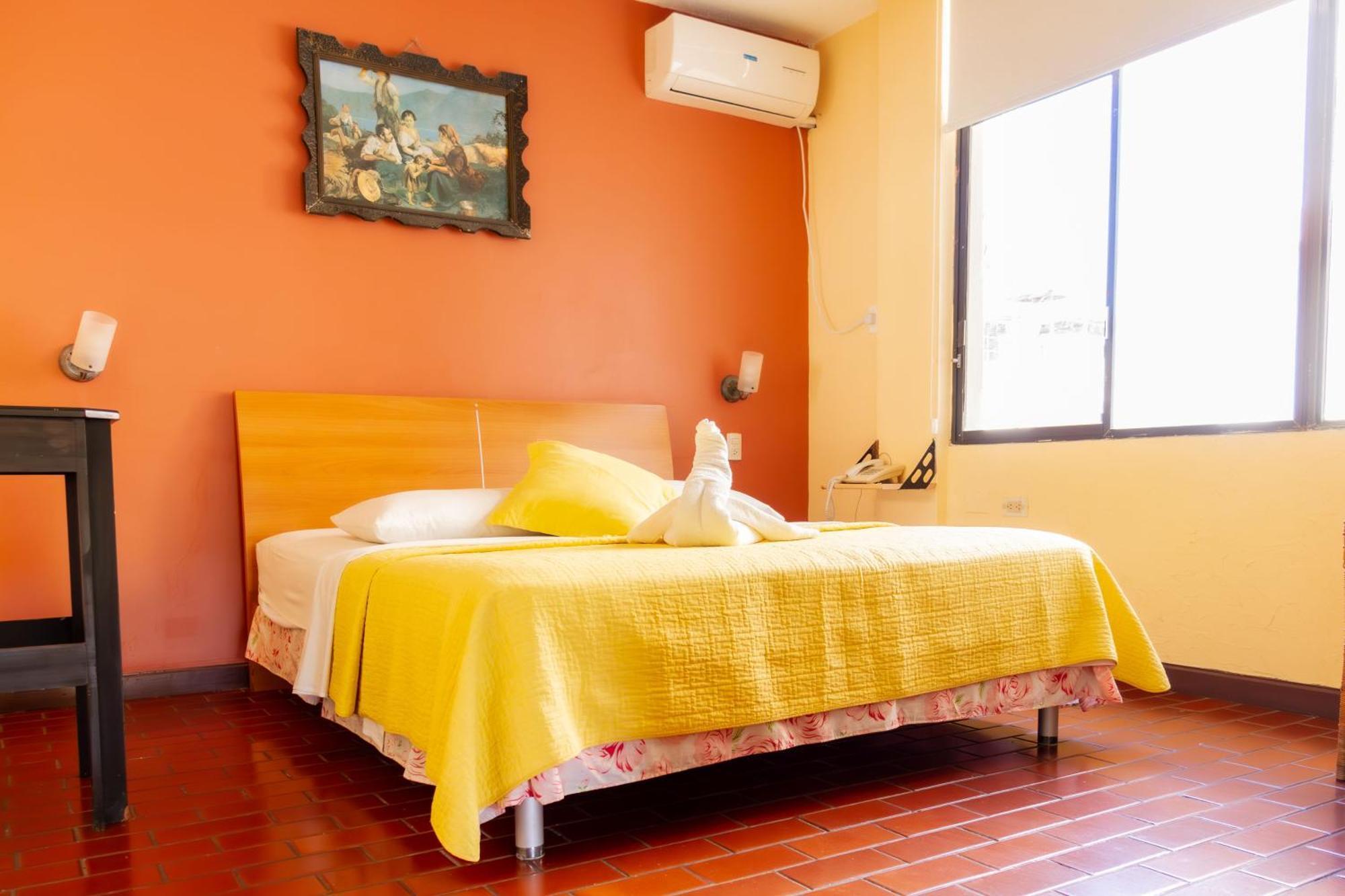 Hostal Antares Манта Экстерьер фото